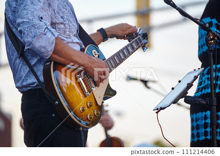 Outdoor Electric Guitar Performance in Casual Wear Outdoor Electric Guitar Performance in Casual Wear 111214406
