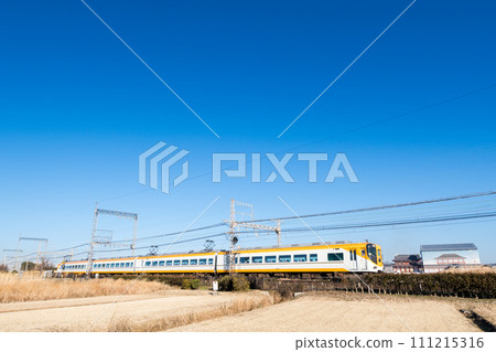 [Kintetsu Nara Line] Limited express train passing through Daigokumonzeki 111215316