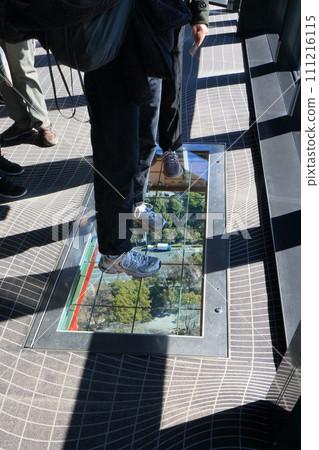 Skywalk window on the main deck of Tokyo Tower - glass floor with a view of the ground Skywalk window on the main deck of Tokyo Tower - glass floor with a view of the ground 111216115