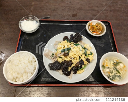 炒豬肉、蛋、海蜇 111216186