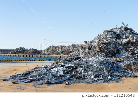工業垃圾場垃圾堆廢料 工業垃圾場垃圾堆廢料 111216548