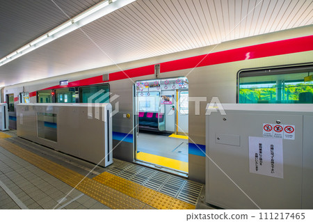 Osaka Monorail and platform door 111217465