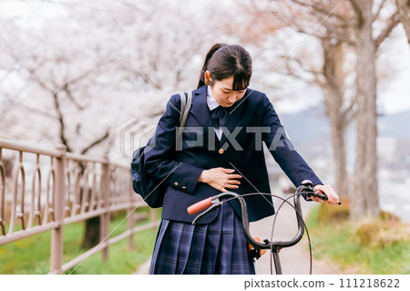 High school/female/junior high school students commuting to school by bicycle (abdominal pain, menstrual pain, menstrual pain) 111218622