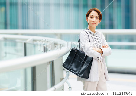通勤的商界女強人 111218645