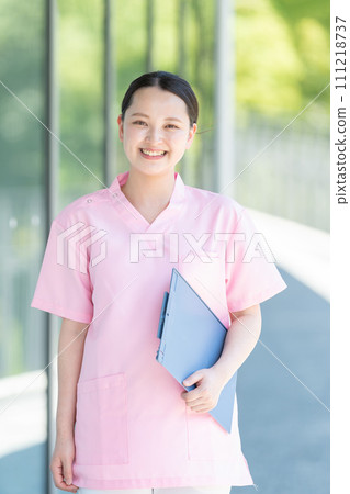 年輕女性護理護士 111218737