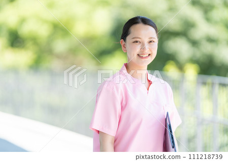 年輕女性護理護士 111218739