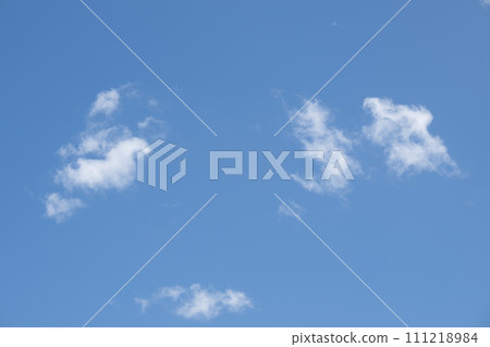 White clouds floating in the blue sky, no people, no people 111218984