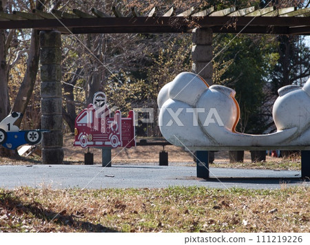 冬季公園遊樂設備 111219226