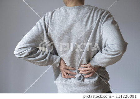 背痛的男人,身體部位,不露面,後視圖 背痛的男人,身體部位,不露面,後視圖 111220091