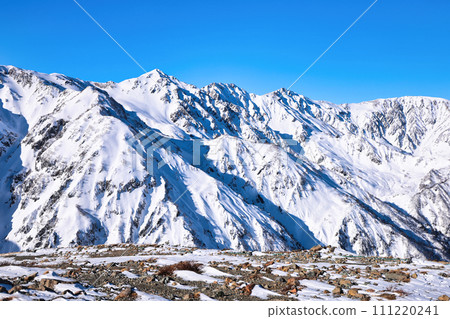 北阿爾卑斯山白雪皚皚的白真岳 北阿爾卑斯山白雪皚皚的白真岳 111220241