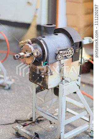 Worn out Japanese chestnut pressure steamer Worn out Japanese chestnut pressure steamer 111220297