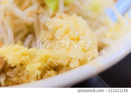 Addictive large serving of Jiro style ramen with garlic 111221156