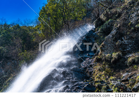 [Japan's Top 100 Waterfalls] Tentaki, waterfall mouth and blue sky 1, Yabu City, Hyogo Prefecture 111221417
