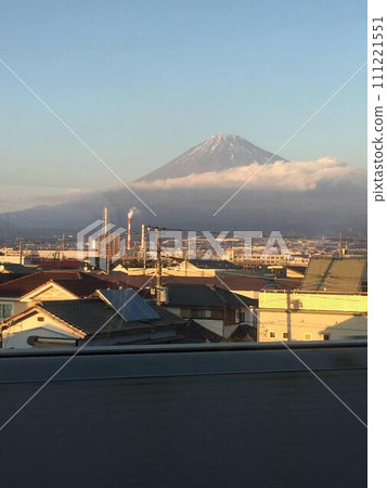 Fuji seen from the train window of the Shinkansen Fuji seen from the train window of the Shinkansen 111221551