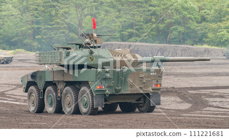 奔跑的陸上自衛隊16式機動戰車 111221681