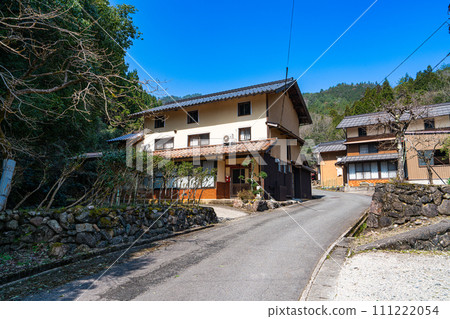 【重要傳統建築群保存地區】兵庫縣養父市大杉、大屋町、春13蠶房風景 【重要傳統建築群保存地區】兵庫縣養父市大杉、大屋町、春13蠶房風景 111222054