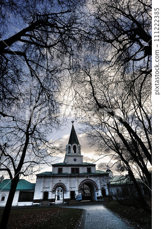 Front gate in Kolomenskoye Park in Moscow 111222385