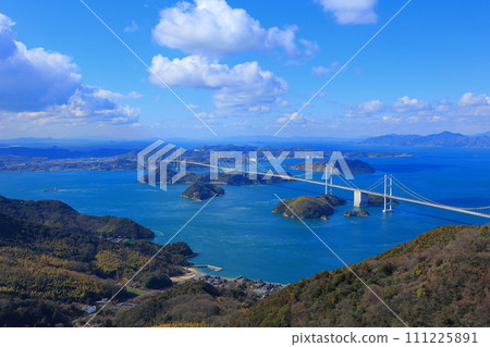 從愛媛郡今治市龜老山展望公園看到的島波海道 111225891