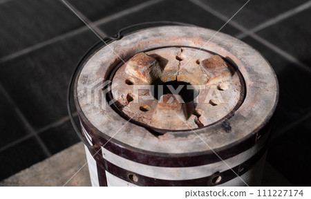 briquette stove 111227174