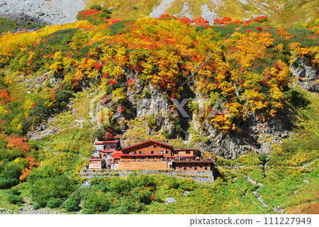 [Japanese mountain hut] Nagano Prefecture, Mt. Okuhotaka, Karasawa hut (2012) 111227949