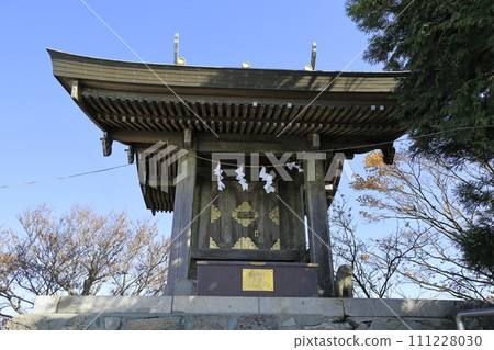 晴天時，位於筑波山男體山山頂的筑波山神社男體山正殿 111228030