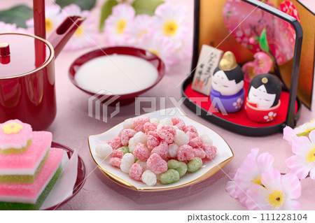 Doll's hail and Hinamatsuri sweets Image of Hinamatsuri Doll's hail and Hinamatsuri sweets Image of Hinamatsuri 111228104