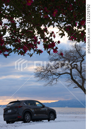 Early morning scenery of snow camping on the shores of Lake Biwa Early morning scenery of snow camping on the shores of Lake Biwa 111229792