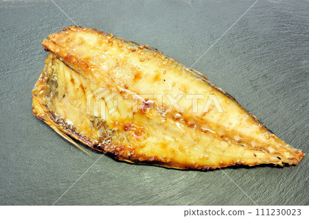 鹽烤肥竹莢魚 鹽烤肥竹莢魚 111230023