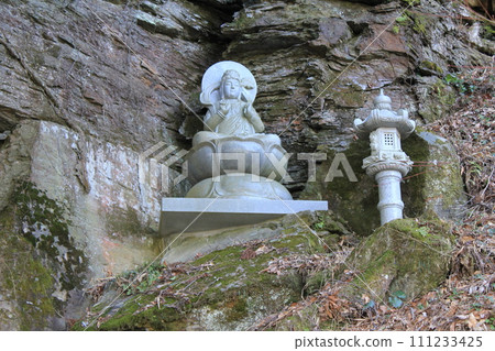 Shikoku Sacred Site No. 12 "Yakezan-dera" Statue of Seishi Bodhisattva 111233425