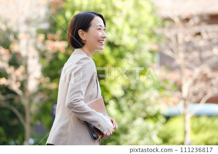 戶外女性商務 111236817