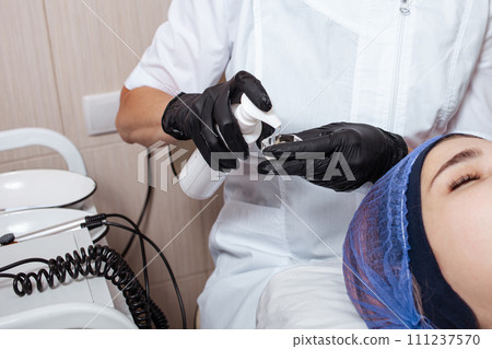 The beautician squeezes a transparent gel into the crystal cup 111237570