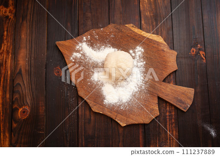 Instructions for making pizza. Home made, wooden Instructions for making pizza. Home made, wooden 111237889