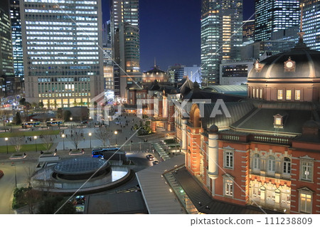 東京車站燈火通明 東京站丸之內車站大樓 東京旅遊勝地 111238809
