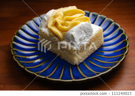 Mont Blanc cream shortcake overhead view Mont Blanc cream shortcake overhead view 111240021