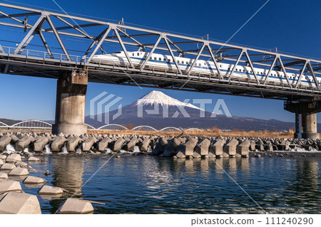 [靜岡縣] 富士山與新幹線/富士河大橋 111240290