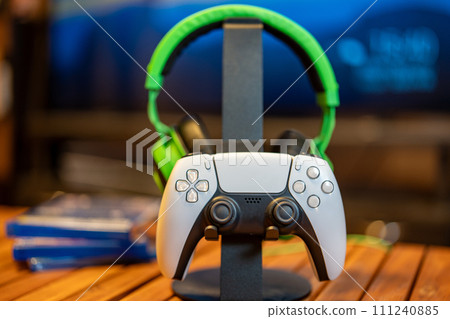 game controller and headset game controller and headset 111240885