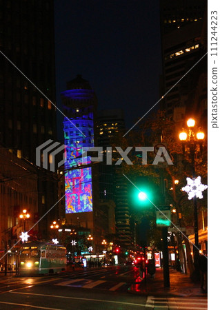 Recommended winter spots in San Francisco: Union Square Christmas tree, cable cars, museums 111244223