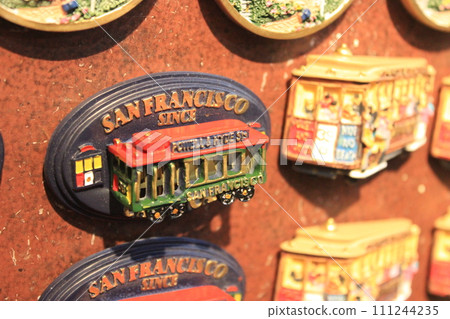 Recommended winter spots in San Francisco: Union Square Christmas tree, cable cars, museums Recommended winter spots in San Francisco: Union Square Christmas tree, cable cars, museums 111244235