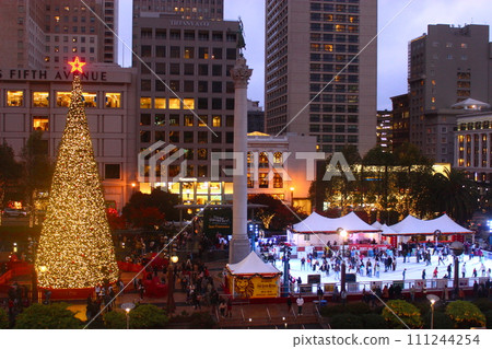 Recommended winter spots in San Francisco: Union Square Christmas tree, cable cars, museums Recommended winter spots in San Francisco: Union Square Christmas tree, cable cars, museums 111244254