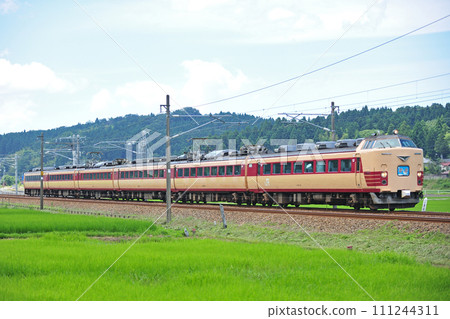 北陸本線牛屋大正寺 JR 西 485 系列 A06 編隊(京都)雷長 北陸本線牛屋大正寺 JR 西 485 系列 A06 編隊(京都)雷長 111244311
