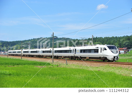 北陸本線牛谷大聖寺 JR 西日本 683 系列 S11+S27 編組(金澤)白鷺 北陸本線牛谷大聖寺 JR 西日本 683 系列 S11+S27 編組(金澤)白鷺 111244312