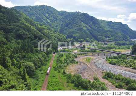 大糸線 北小谷平岩 JR西日本 機羽120(糸魚川) 大糸線 北小谷平岩 JR西日本 機羽120(糸魚川) 111244863