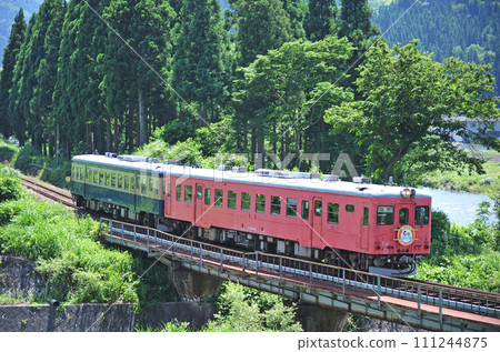 Oito Line Minami-Otari-Nakato JR West Kiha 52-156+Kiha 52-125 (Itoigawa) Itoigawa Geopark 111244875