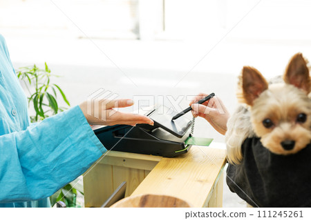 Dog salon, woman paying with credit card 111245261