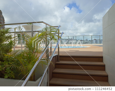 Stairs to the infinity pool_Novotel Okinawa Naha 111246452
