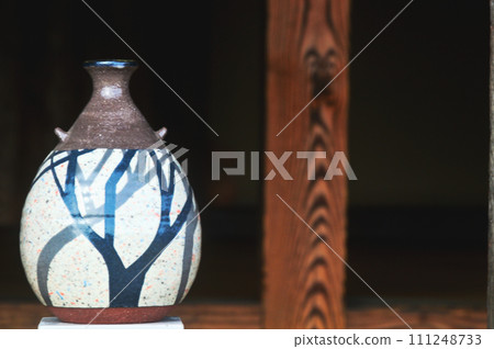 If there was a time when people would drink sake together on the verandah, If there was a time when people would drink sake together on the verandah, 111248733