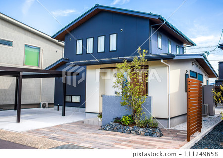 modern house with carport 111249658