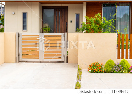 House with a gate 111249662