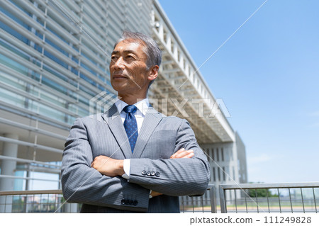 Businessman senior man 111249828