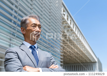 Businessman senior man 111249829